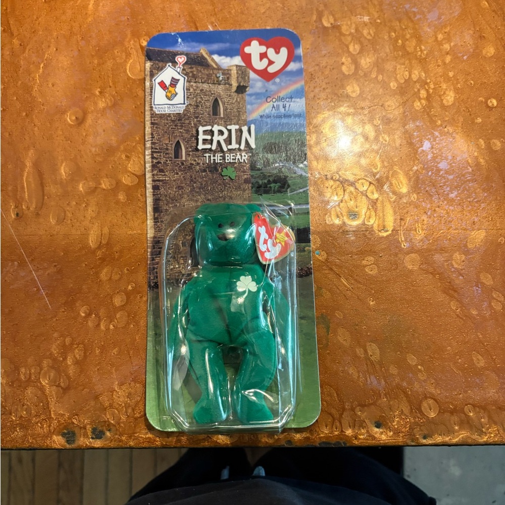 Ty Green Erin the bear beanie baby. Rare!!!!
